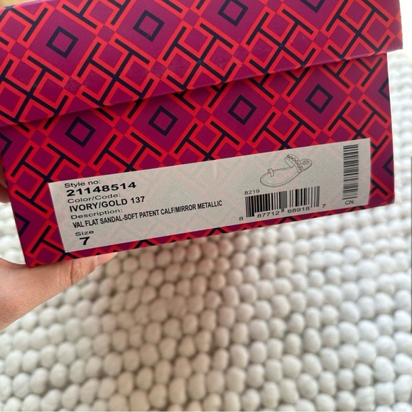 Tory Burch Val Patent Flat Sandal Ivory/Gold Size 7 - Picture 5 of 6